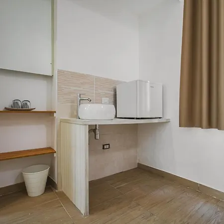 Bouganville In Station Apartment